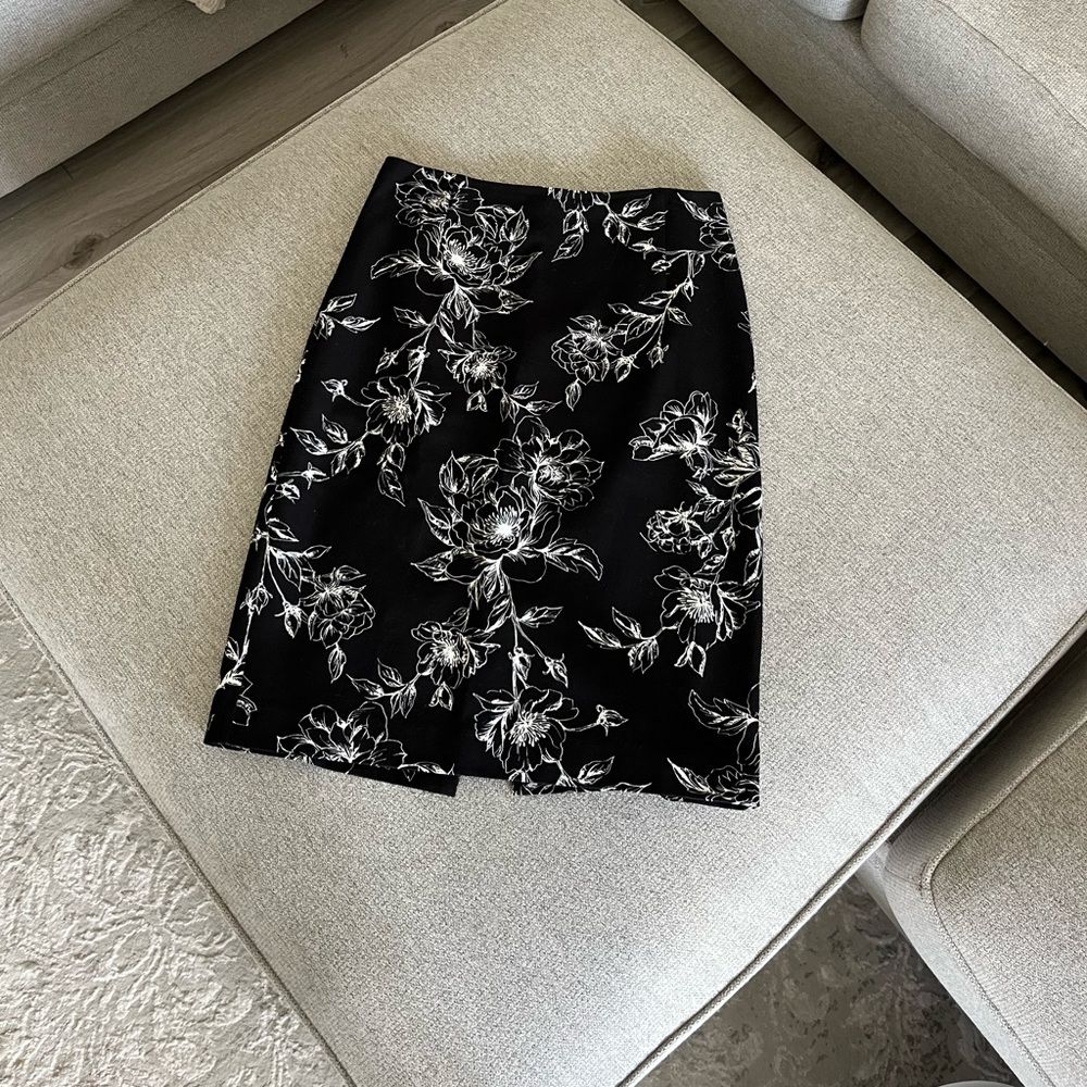 White House Black Market Skirt